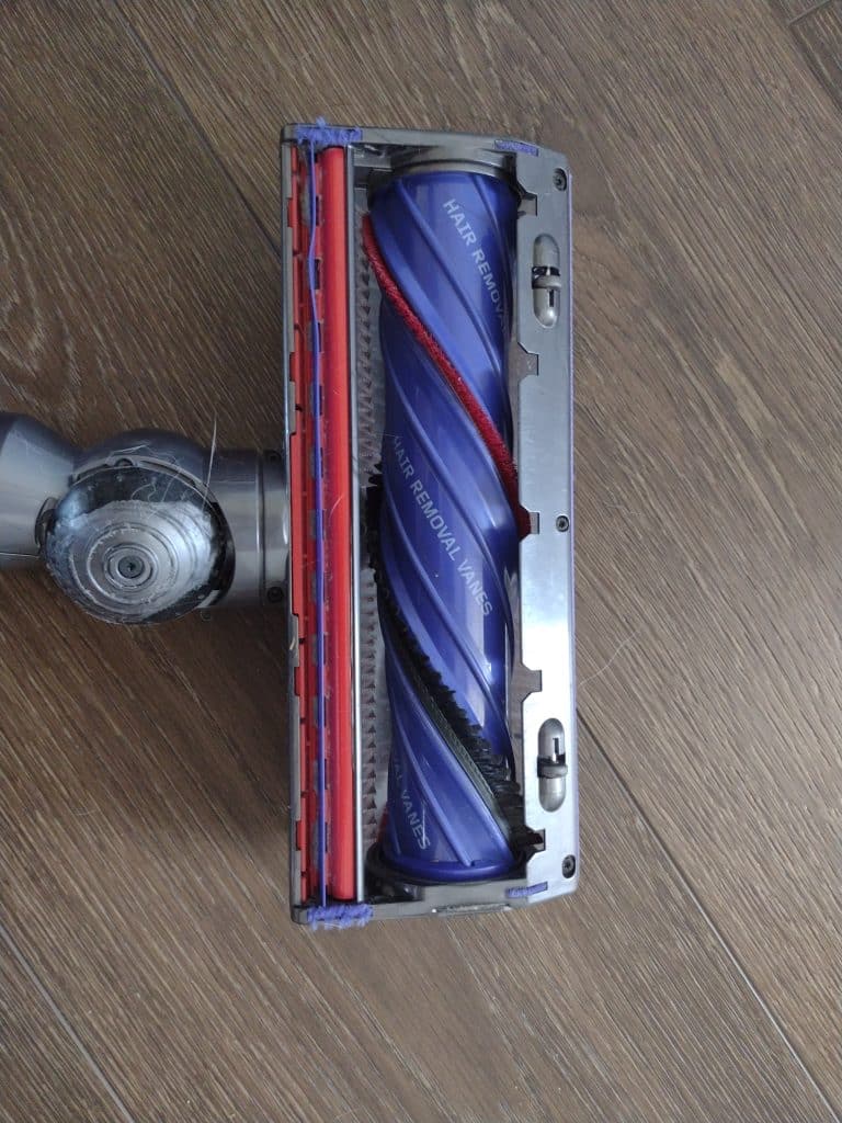 picture of the Dyson brush head showing no tangled hair